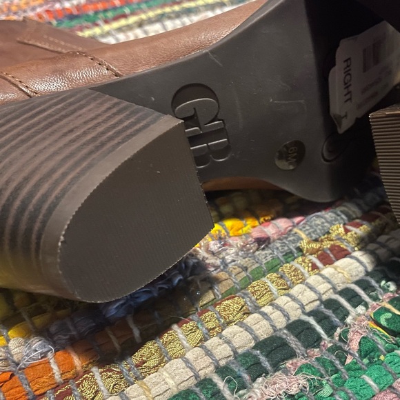 Gianni Bini On Tour western cowboy brown leather boot with gold plated toe. New - Picture 10 of 13